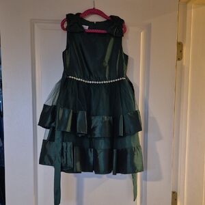 Elegant Green Sleeveless Dress with Pearl Belt